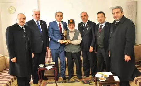 Tosya'da Kore Gazisi Son Yolculuğuna Uğurlandı Tosya'da Kore Gazisi Son Yolculuğuna Uğurlandı
