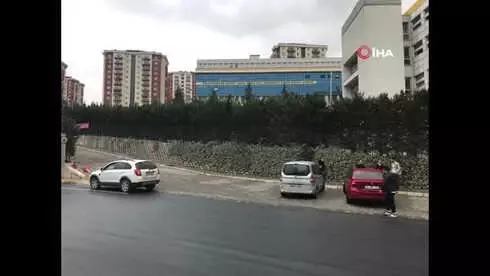 Başakşehir'de Esrarengiz Olay...hakim ve Savcıları Taşıyan Servisin Geçişi Sırasında Esrarengiz... Başakşehir'de Esrarengiz Olay...hakim ve Savcıları Taşıyan Servisin Geçişi Sırasında Esrarengiz...