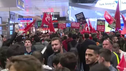 Dünya İkincisi Milli Futbolcular Yurda Döndü (1) - İstanbul Dünya İkincisi Milli Futbolcular Yurda Döndü (1) - İstanbul