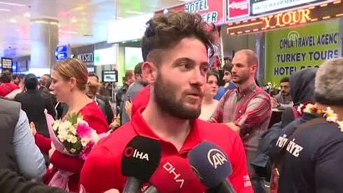 Dünya İkincisi Milli Futbolcular Yurda Döndü (2) - İstanbul Dünya İkincisi Milli Futbolcular Yurda Döndü (2) - İstanbul
