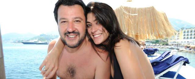 İçişleri Bakanı Salvini, Bomba Etkisi Yaratan Fotoğraf Hakkında Konuştu