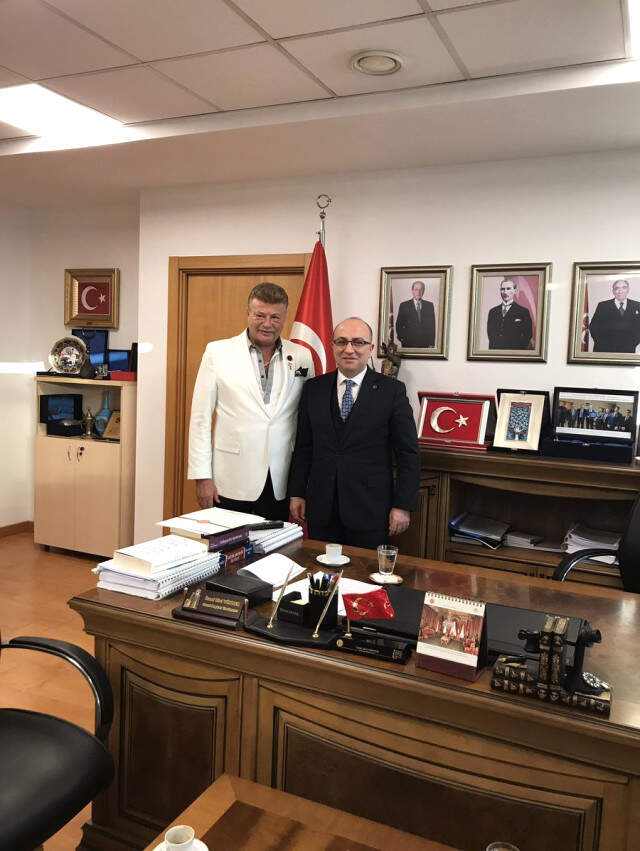 MHP Genel Merkezini Ziyaret Eden Nuri Alço, Siyasete Atılacağı İddialarını Yalanladı