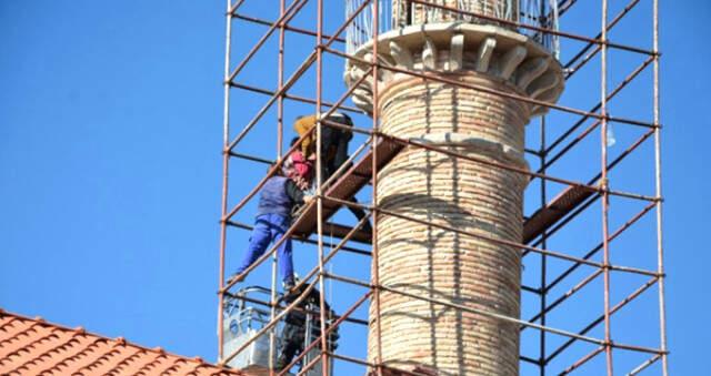 Polis, Minareye Çıkan Genci Hayati Bir Müdahaleyle Kurtardı