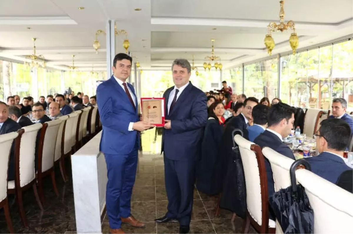 Tayini Çıkan Hakim ve Savcılara Veda Yemeği