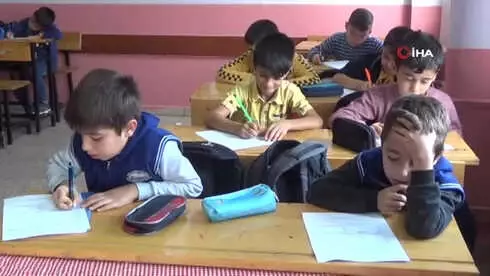 Bu Okulda Sınavlar Öğretmensiz Yapılıyor