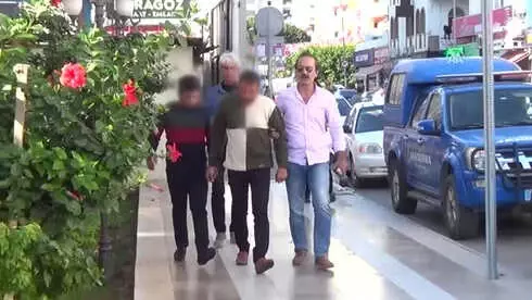 Mersin'de Düzensiz Göçmenleri Taşıyan Teknenin Batması - 2 Şüpheli, Adliyeye Sevk Edildi Mersin'de Düzensiz Göçmenleri Taşıyan Teknenin Batması - 2 Şüpheli, Adliyeye Sevk Edildi