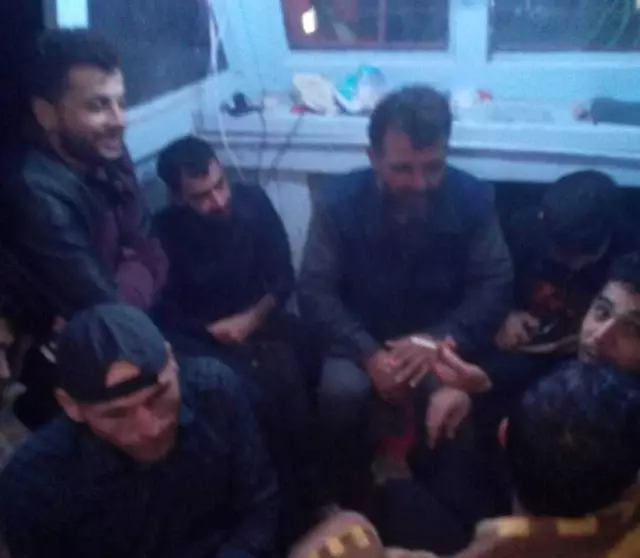 Mersin'de Mülteci Teknesi Battı: 11 Suriyeli Kurtarıldı Mersin'de Mülteci Teknesi Battı: 11 Suriyeli Kurtarıldı