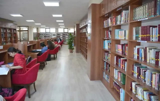 Nadir Nadi Kütüphanesi Artık Akşam 22: 30'a Kadar Açık