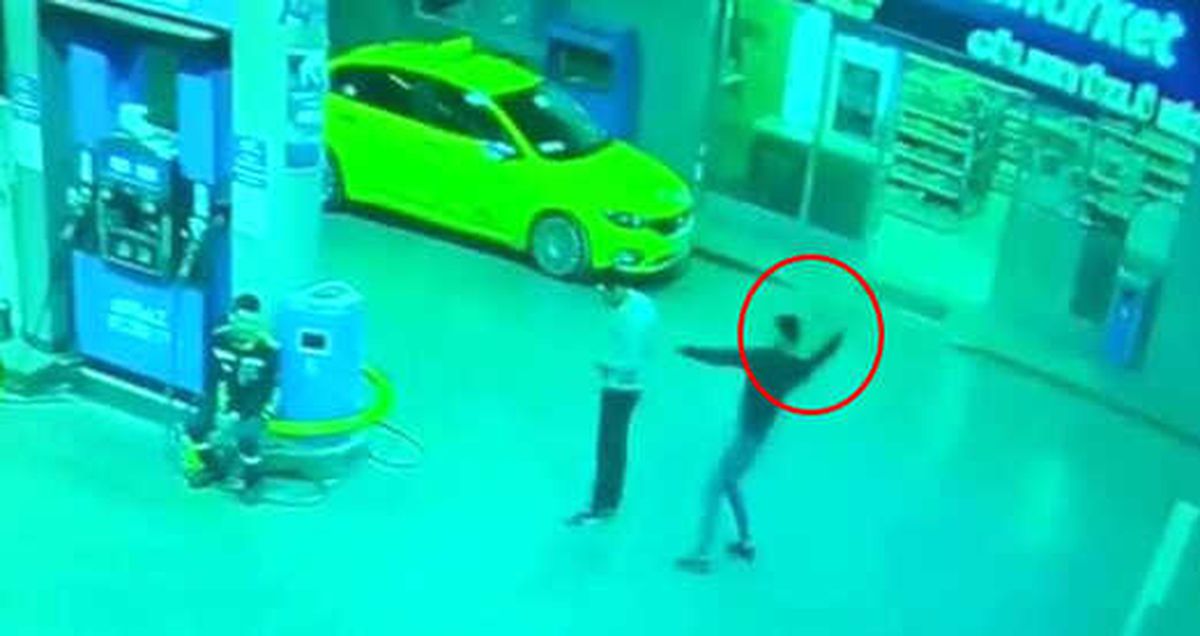 Saldırgan, İstasyonda Duran Genci Sırtından Bıçakladı