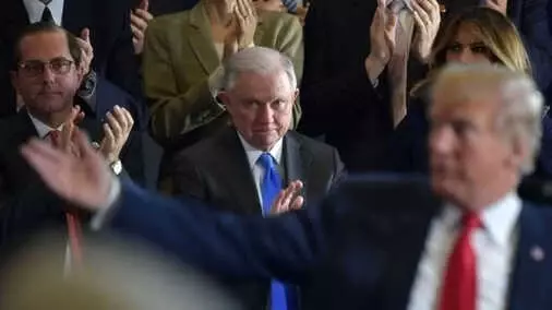 ABD Adalet Bakanı Jeff Sessions İstifa Etti ABD Adalet Bakanı Jeff Sessions İstifa Etti