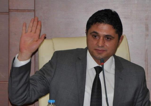Aliağa Belediye Başkanı Serkan Acar, Belediye Çalışanını Dövdü