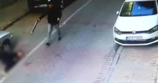 Sokak Ortasında 15 Yaşındaki Çocuğu Öldüren Zanlı Tutuklandı Sokak Ortasında 15 Yaşındaki Çocuğu Öldüren Zanlı Tutuklandı