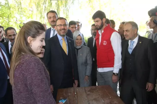 Bakan Kasapoğlu: 'Reisimizin 1994'te Başlattığı Bu Yürüyüşü 2019 Mart'ında Taçlandıracağız' Bakan Kasapoğlu: 'Reisimizin 1994'te Başlattığı Bu Yürüyüşü 2019 Mart'ında Taçlandıracağız'
