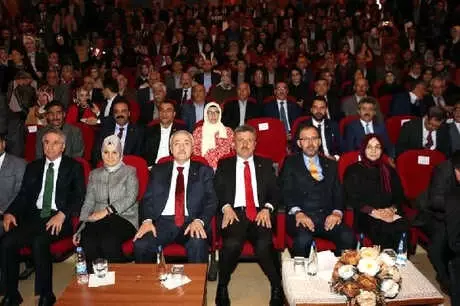 Bakan Kasapoğlu: Şiddete Karşı El Birliği ile Savaşacağız (2) Bakan Kasapoğlu: Şiddete Karşı El Birliği ile Savaşacağız (2)