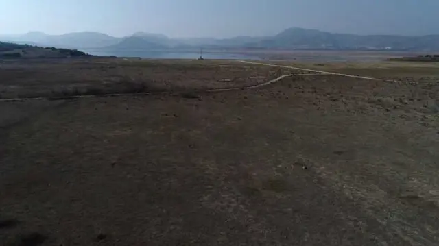 Baraj Suyu Çekildi, Köy Ortaya Çıktı Baraj Suyu Çekildi, Köy Ortaya Çıktı