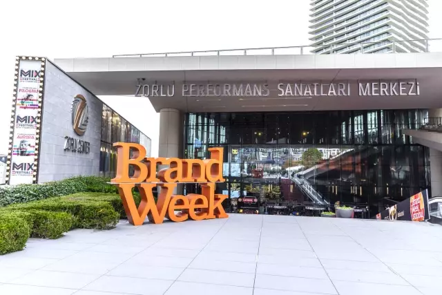 Brand Week Istanbul 2018, Onur Konuğu Olarak Şener Şen'i Ağırladı