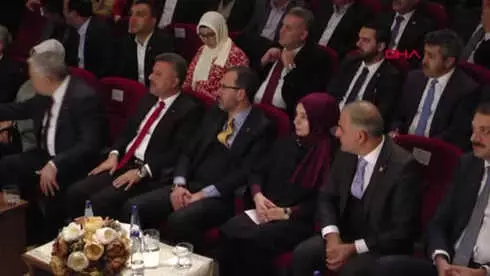 Elazığ Bakan Kasapoğlu Şiddete Karşı El Birliği ile Savaşacağız Elazığ Bakan Kasapoğlu Şiddete Karşı El Birliği ile Savaşacağız