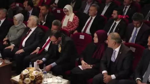Elazığ Bakan Kasapoğlu Şiddete Karşı El Birliği ile Savaşacağız Elazığ Bakan Kasapoğlu Şiddete Karşı El Birliği ile Savaşacağız
