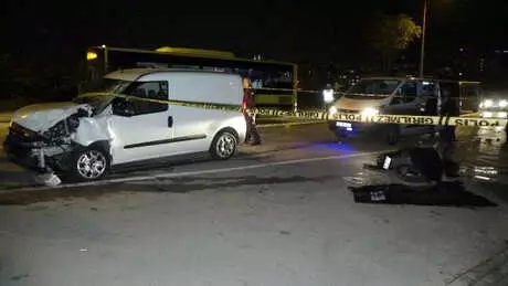 Hafif Ticari Araç ile Çarpışan Motosikletteki 2 Kişi Öldü, 1 Kişi Yaralandı