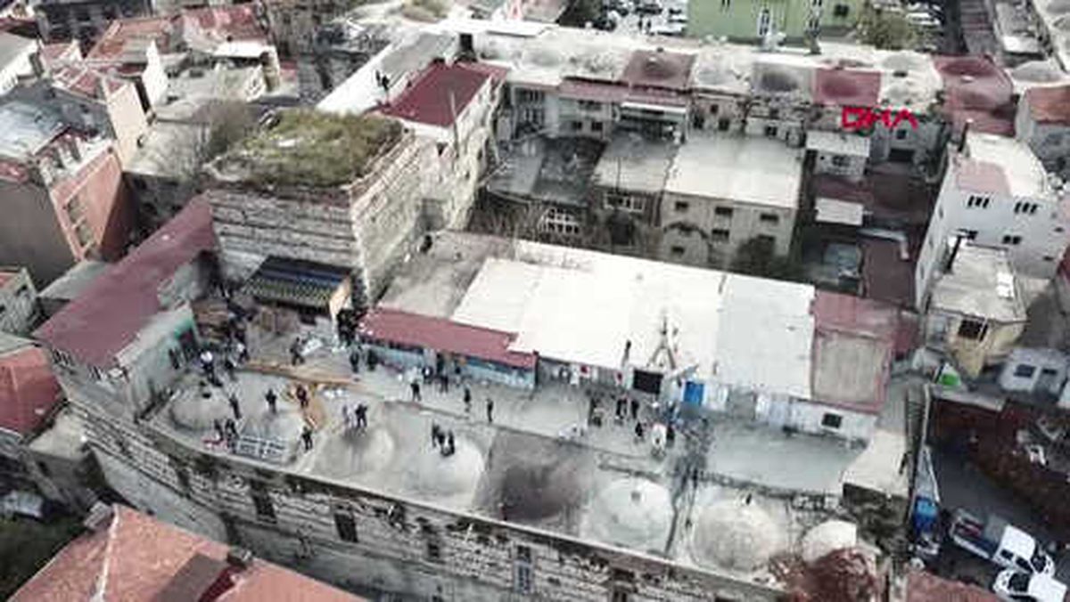 İstanbul- Drone'a Yakalanan Tarih Talancılarının Yaptıkları Barakalar Yıkılıyor