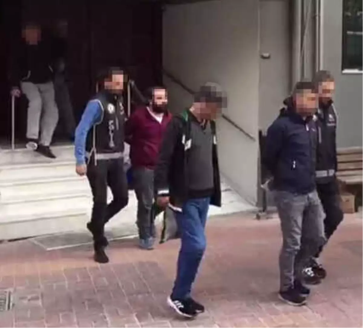 İzmir'de, Tefecilik İddiasına 2 Tutuklama