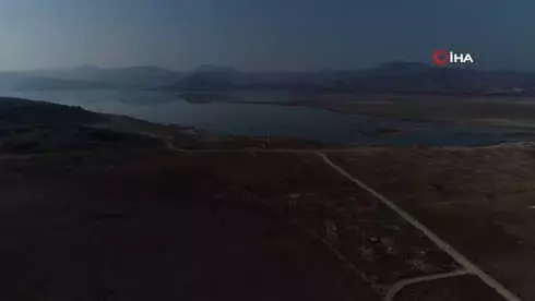 İzmir'in O Barajında Sular Çekildi, Bir Köy Ortaya Çıktı İzmir'in O Barajında Sular Çekildi, Bir Köy Ortaya Çıktı