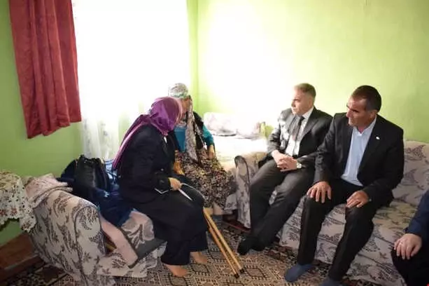 Kaymakam Duru Sorunları Yerinde Dinliyor Kaymakam Duru Sorunları Yerinde Dinliyor