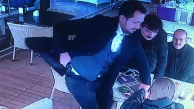 Öfkeli Baba, Şantajı Duyunca Kızının Sevgilisini Bacaklarından Vurdu