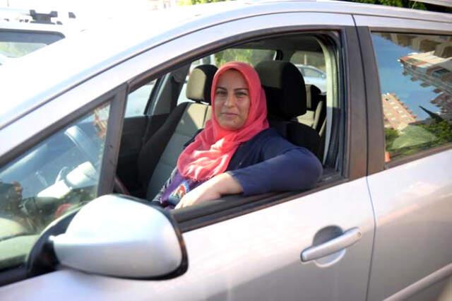 Pazarda Börek Satarak Hayal Ettiği Otomobili Satın Aldı