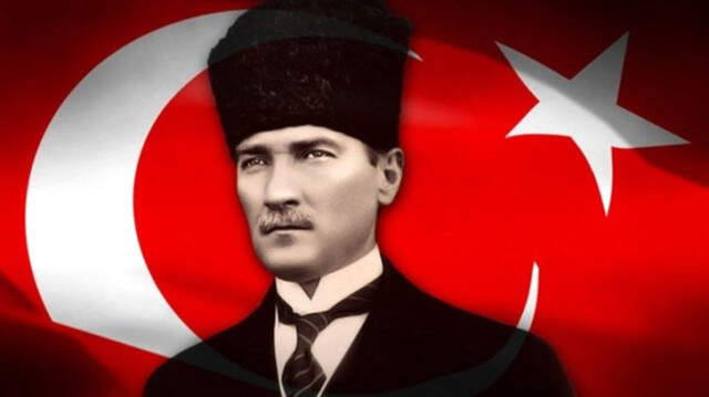 10 Kasım Atatürk'ü Anma Günü Şiirleri! İşte, 2, 4 ve 6 Kıtalık Kısa ve Uzun 10 Kasım Şiirleri