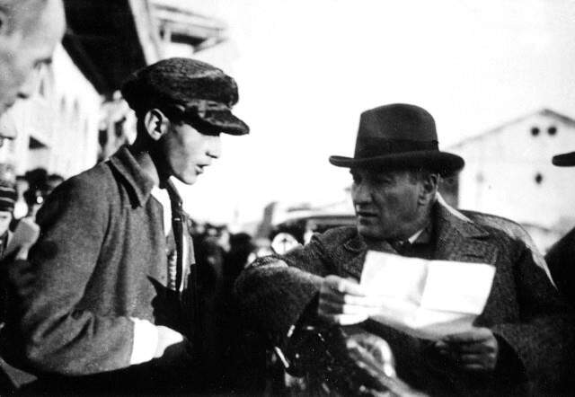 10 Kasım Atatürk'ü Anma Günü Şiirleri! İşte, 2, 4 ve 6 Kıtalık Kısa ve Uzun 10 Kasım Şiirleri