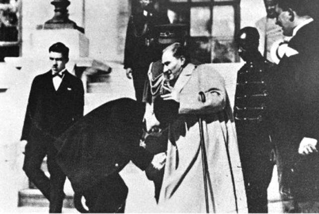 10 Kasım Atatürk'ü Anma Günü Şiirleri! İşte, 2, 4 ve 6 Kıtalık Kısa ve Uzun 10 Kasım Şiirleri