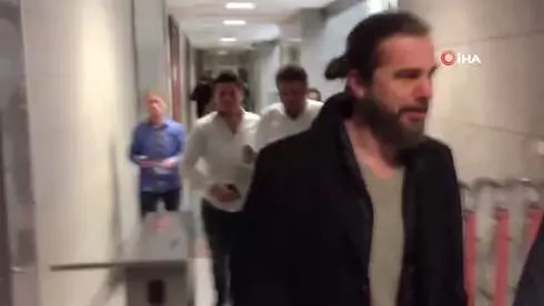 58 Kişinin Sosyal Medya Hesaplarının Ele Geçirilmesi Davasında Ünlü Oyuncu Engin Altan Düzyatan... 58 Kişinin Sosyal Medya Hesaplarının Ele Geçirilmesi Davasında Ünlü Oyuncu Engin Altan Düzyatan...