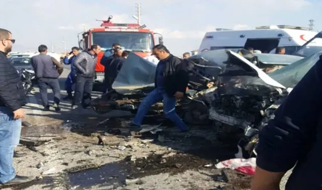 Afyonkarahisar'da Trafik Kazası: 2 Ölü, 3 Yaralı