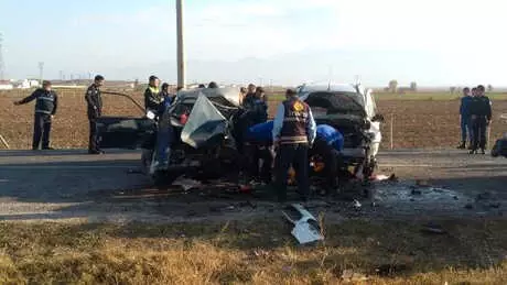 Afyonkarahisar'da Trafik Kazası: 2 Ölü, 3 Yaralı
