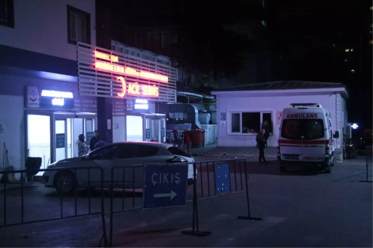 Ambulans Yerine Park Eden Kişiyi Uyaran Ambulans Şoförü Bıçaklandı