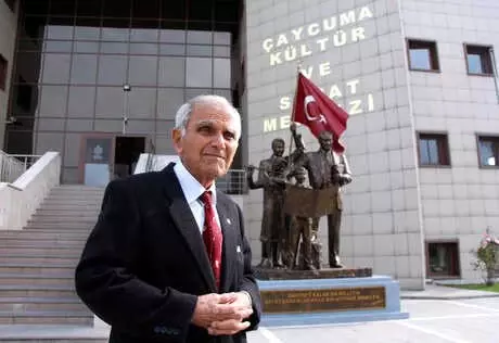 Atatürk'e ve Eğitime Adanan Bir Ömür
