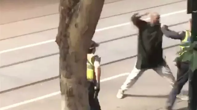 Avustralya'da Bıçaklı Saldırı: Polisin Vurduğu Saldırgan Hastanede Öldü