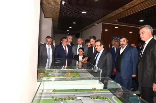 Bakan Yardımcısı Aksu'dan Muş Belediyesine Ziyaret Bakan Yardımcısı Aksu'dan Muş Belediyesine Ziyaret