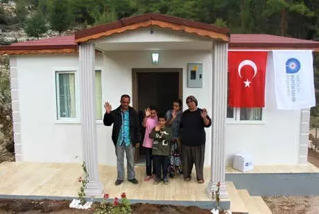 Barakada Yaşayan 6 Kişilik Aile, Yeni Evlerine Kavuştu