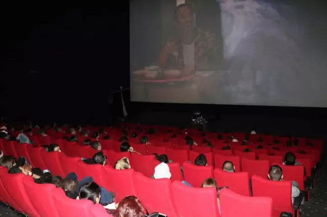 Cem Yılmaz Esprileriyle Yine Kırdı Geçirdi Cem Yılmaz Esprileriyle Yine Kırdı Geçirdi