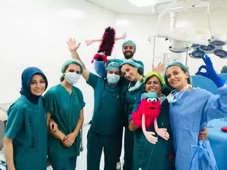 Cerrahın Kuklalı Organ Nakli Filmi