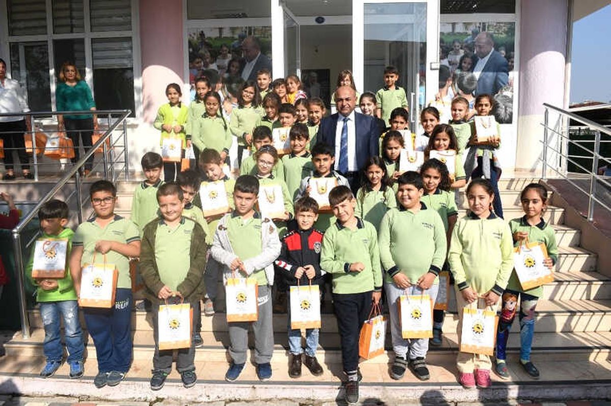 Destek Kurslarına Katılan Öğrencilere Kitaplar Başkan Arslan'dan