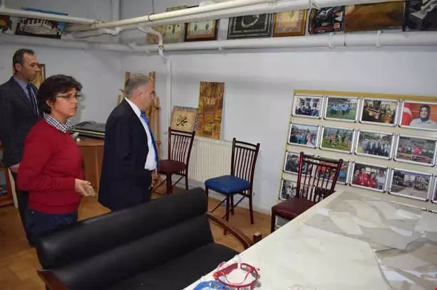 Kaymakam Duru'dan Özel Öğrencilere Anlamlı Ziyaret Kaymakam Duru'dan Özel Öğrencilere Anlamlı Ziyaret