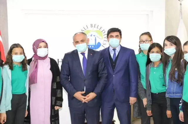 Öğrencilerden Başkan Öztürk'e Anlamlı Ziyaret