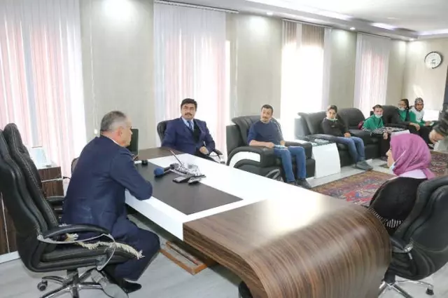 Öğrencilerden Başkan Öztürk'e Anlamlı Ziyaret
