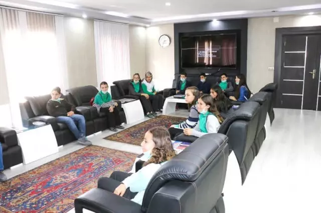 Öğrencilerden Başkan Öztürk'e Anlamlı Ziyaret