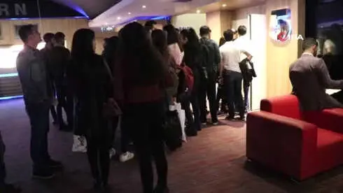 Ünlü Komedyen Cem Yılmaz, Malatyalı Hayranlarını Gülme Krizine Soktu Ünlü Komedyen Cem Yılmaz, Malatyalı Hayranlarını Gülme Krizine Soktu