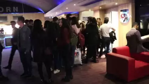 Ünlü Komedyen Cem Yılmaz, Malatyalı Hayranlarını Gülme Krizine Soktu Ünlü Komedyen Cem Yılmaz, Malatyalı Hayranlarını Gülme Krizine Soktu