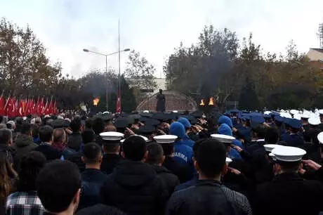 Çanakkale'de Saat 09.05'te Hayat Durdu